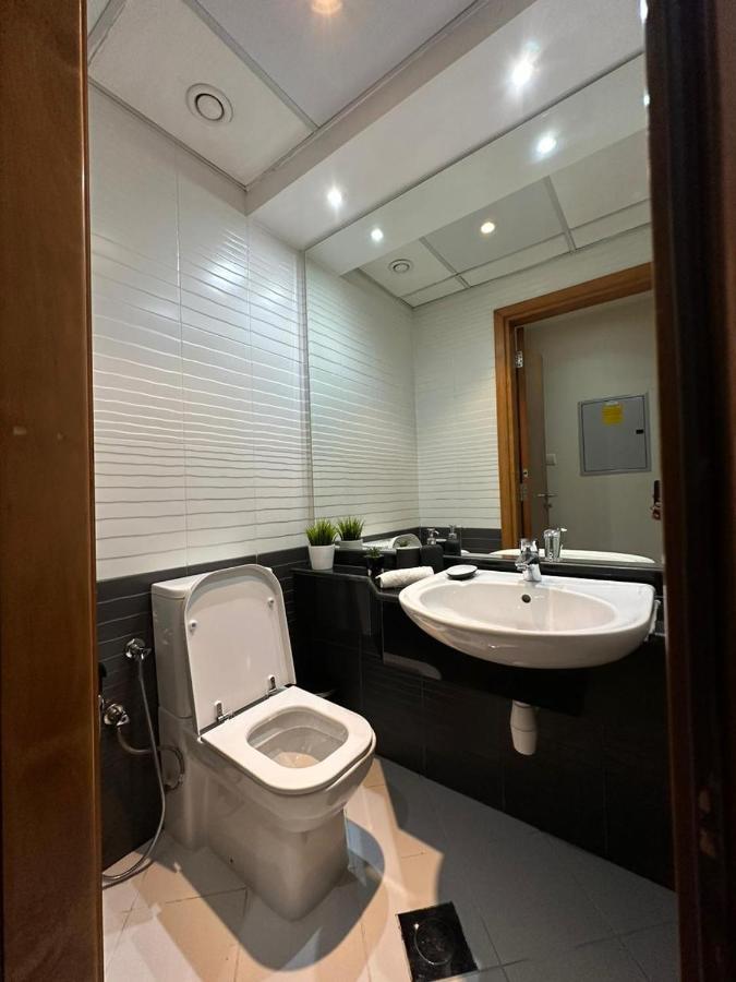 Step Into Serenity - Discover Modern Living In 1Br Apartment With Panoramic Views In Dubai Marina Near Jbr Walk, Beach And Bla Bla Club Exterior photo